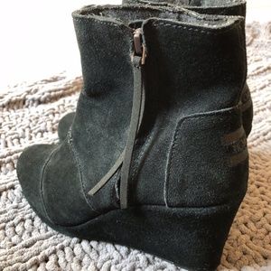 Tom's suede booties with zipper size 8